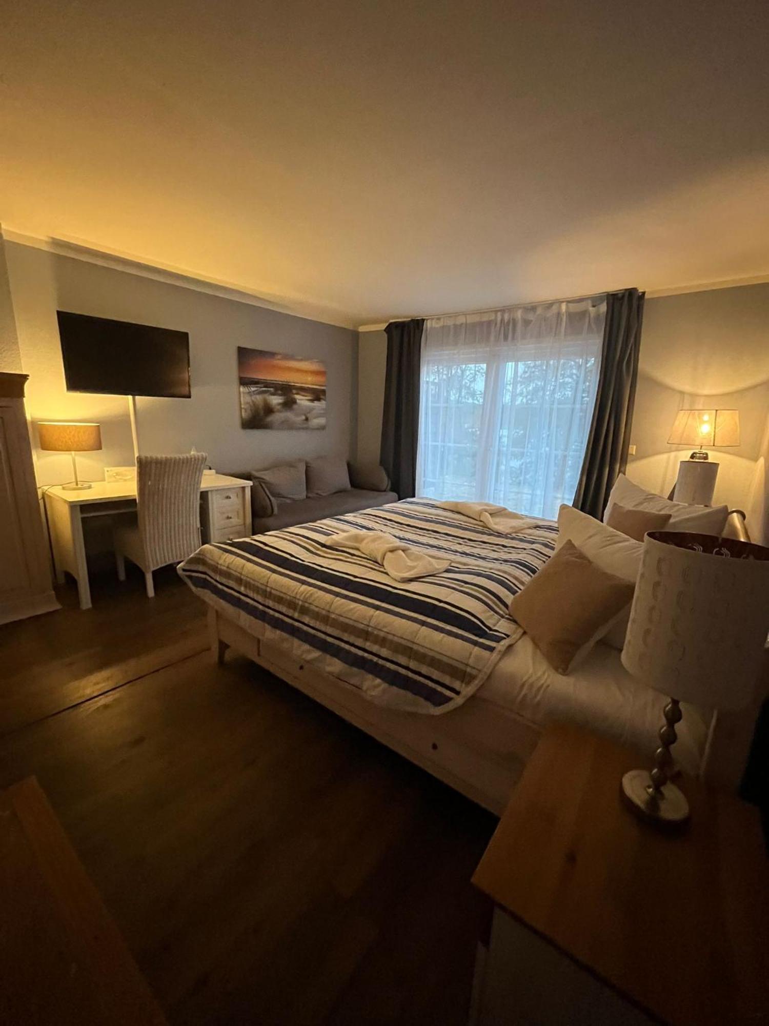 Strandhotel Vier Jahreszeiten บุคโคว์ ภายนอก รูปภาพ