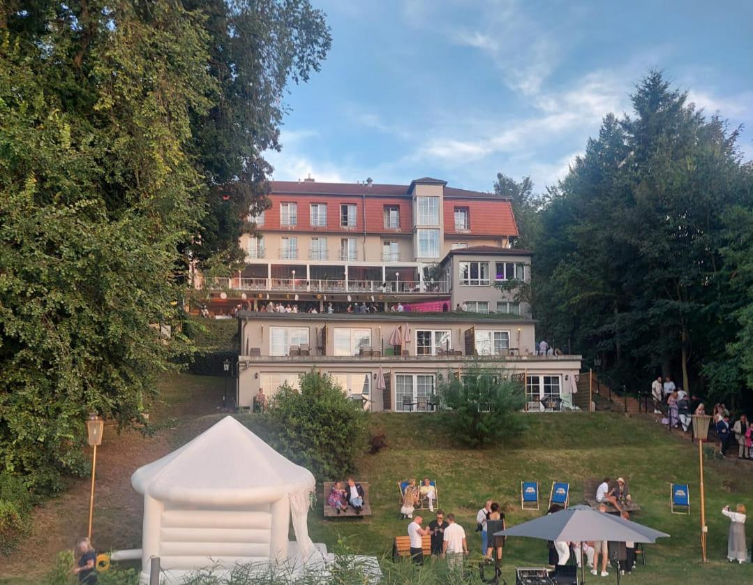 Strandhotel Vier Jahreszeiten บุคโคว์ ภายนอก รูปภาพ